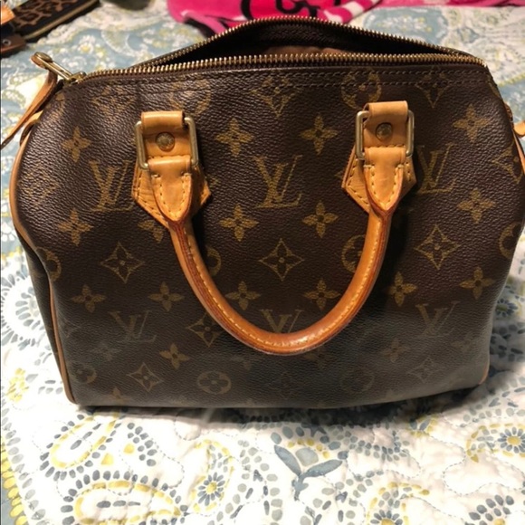 Louis Vuitton Handbags - Louis Vuitton Speedy 25.